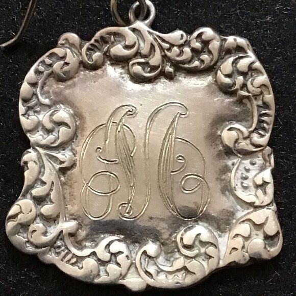 Earring Vintage Engraving of M  From estate sale - Picture 2 of 4